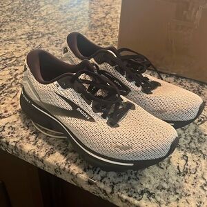 Brooks Ghost Men’s Running Shoe Size 7.5
